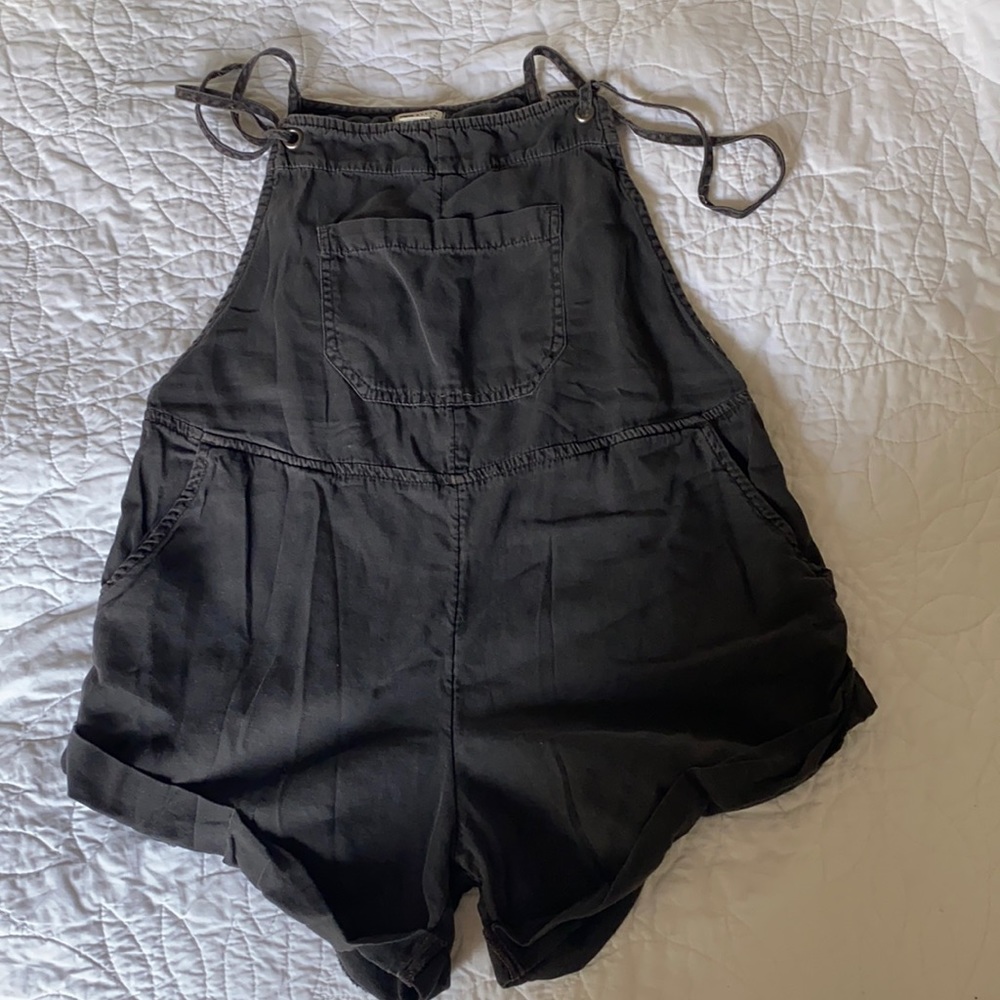 Billabong wild pursuit short overalls! Size small